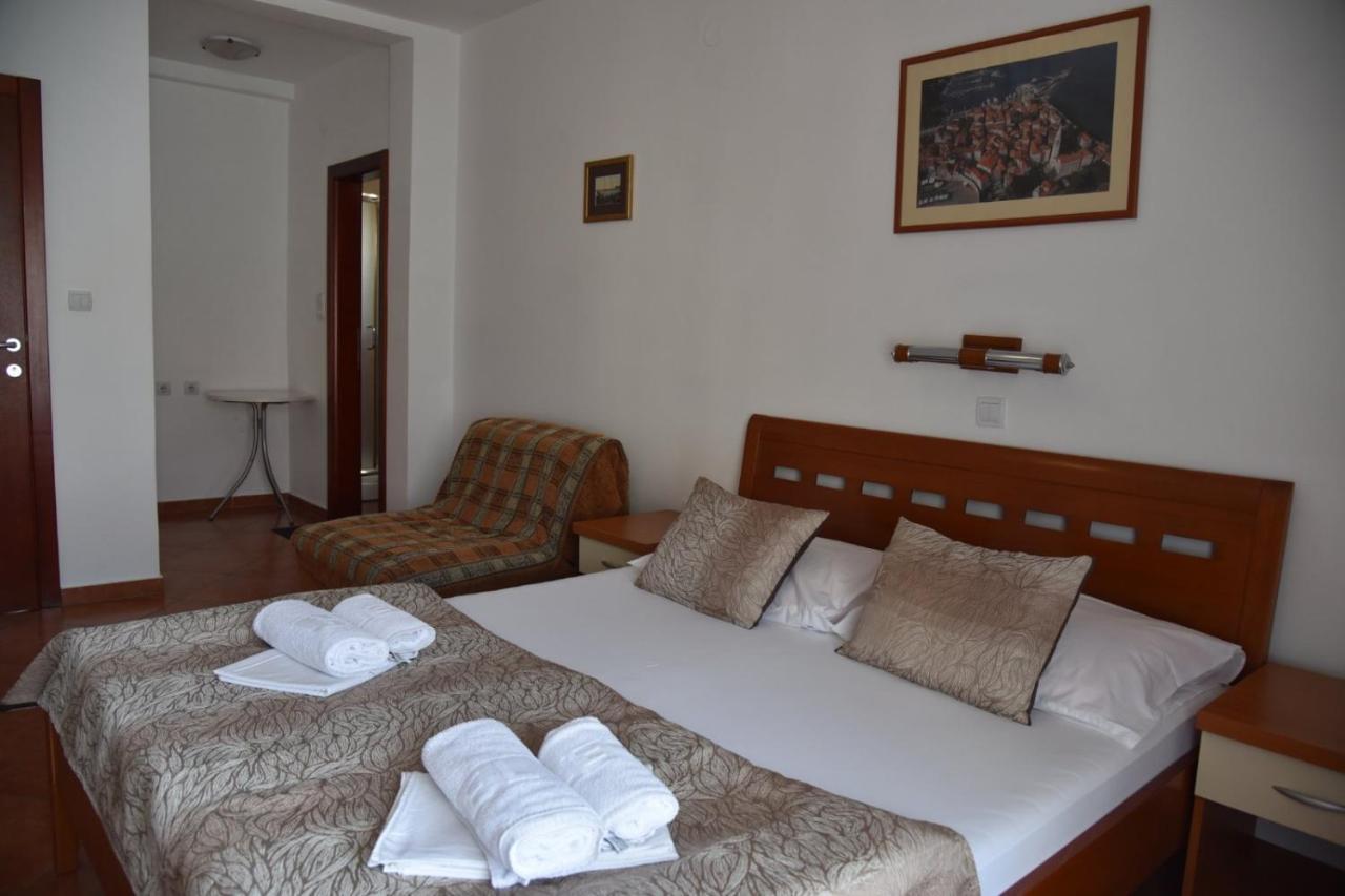 Guest House Zec Budva Buitenkant foto